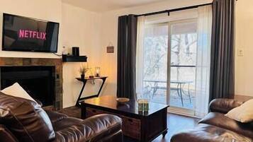 Télévision, cheminée