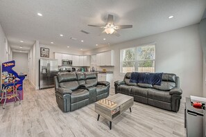 Smart-TV, Videospiele, DVD-Player, Bücher