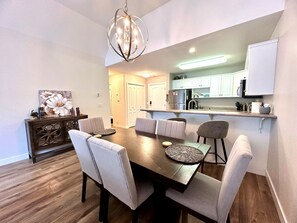 Dining - Riverside Revive Condo w/ Boat Slip, Outdoor Pool & Hot Tub, Cozy Outdoor Patio (Sicamous)