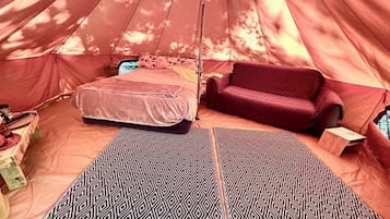 1 bedroom, bed sheets