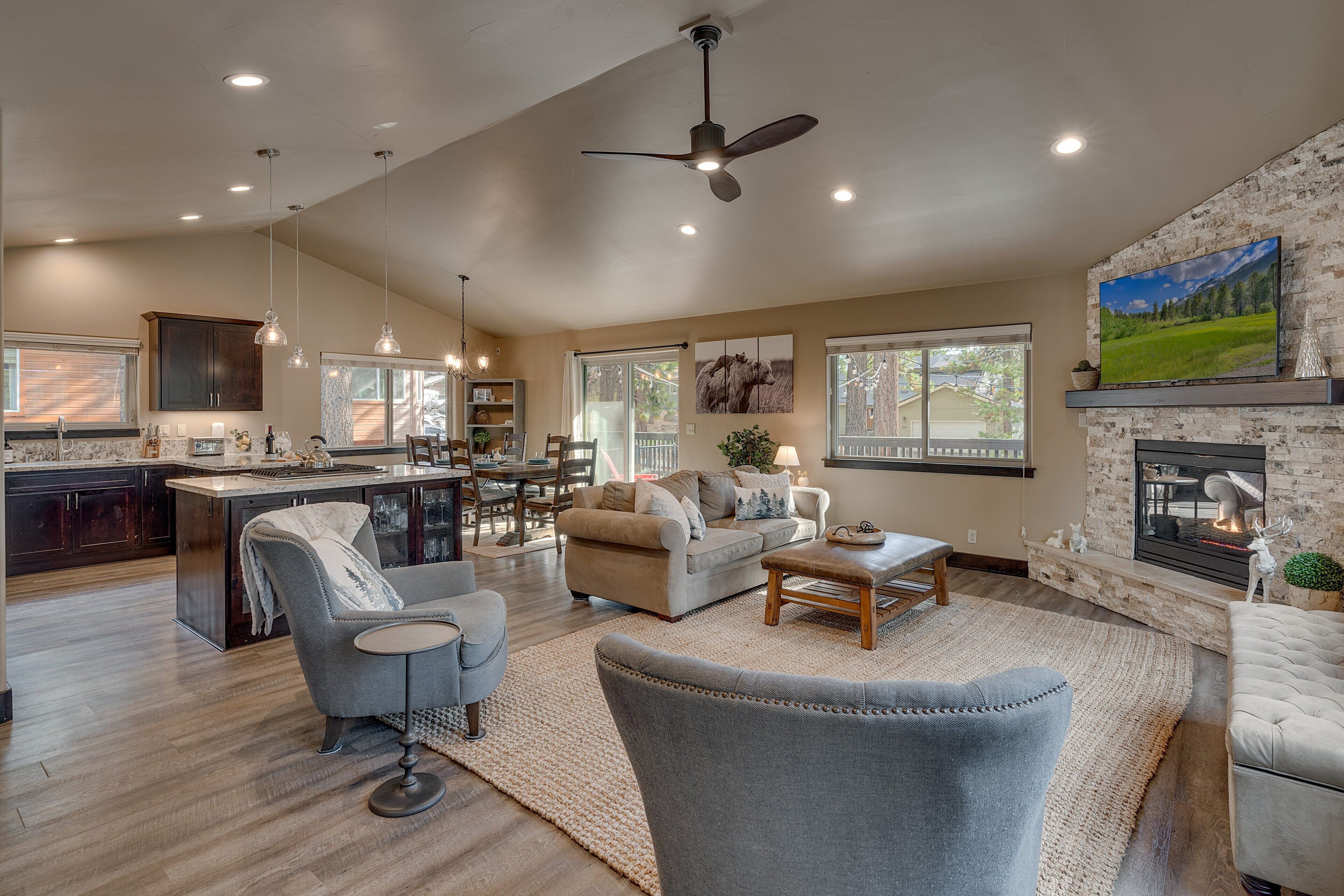Gourmet Kitchen, 8 Mins to Heavenly/ Beaches/ Casinos, Grill, Wifi: Tree Top Lodge