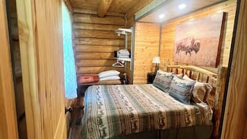 2 bedrooms, travel crib, free WiFi, bed sheets