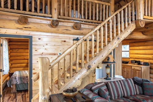 Spring Pond Cabin at White Buffalo Lodge;
Family-sized with lake access