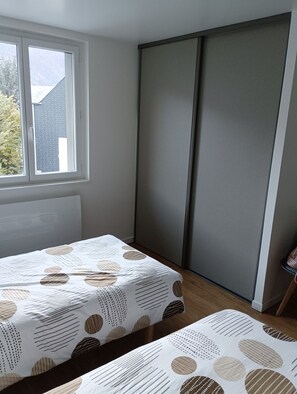 2 bedrooms