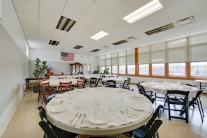 Banquet hall - Conference Center & Pond: New Kensington Apartment (New Kensington)