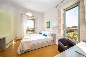2 bedrooms, in-room safe, iron/ironing board, free WiFi