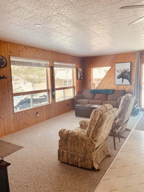 Smart-TV, DVD-Player, Bücher