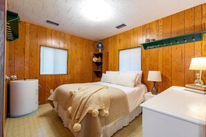 3 bedrooms - Charming Private Lakefront Cottage - Ideal for Nature Lovers & Fishermen (Magnetawan)