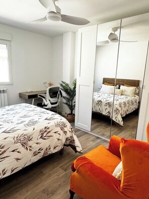 3 chambres, fer et planche à repasser, Wi-Fi, draps fournis