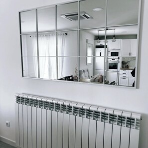 ثلاجة، ميكروويف، فرن، موقد طهي مسطح