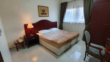 Apartamento standard | Roupas de cama premium, cofres nos quartos, quartos à prova de som