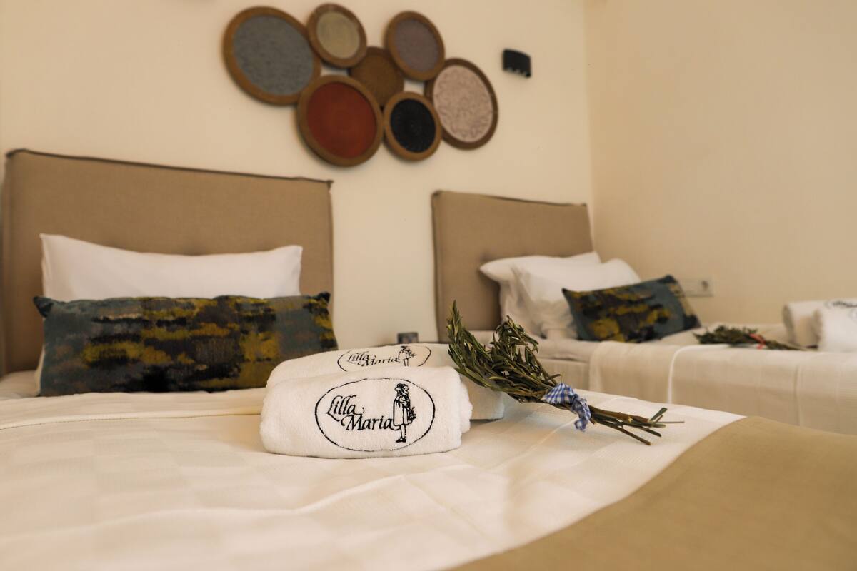 Standard Room | WiFi (free), bed sheets
