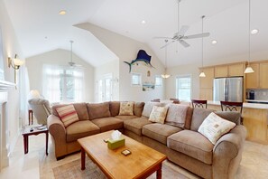 TV, fireplace - Restful getaway with pool, tennis, patio, fireplace, jetted tub, & central AC (Ocean City)