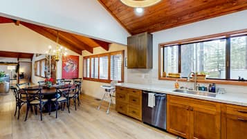 雪櫃、微波爐、焗爐、爐具