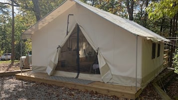 Deluxe Tent, 2 Queen Beds, Air conditioning