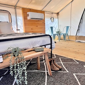 Family Tent, Multiple Beds, Air conditioning | Egyptian cotton sheets, premium bedding, individually decorated - Timberline Glamping Cheaha (Delta)