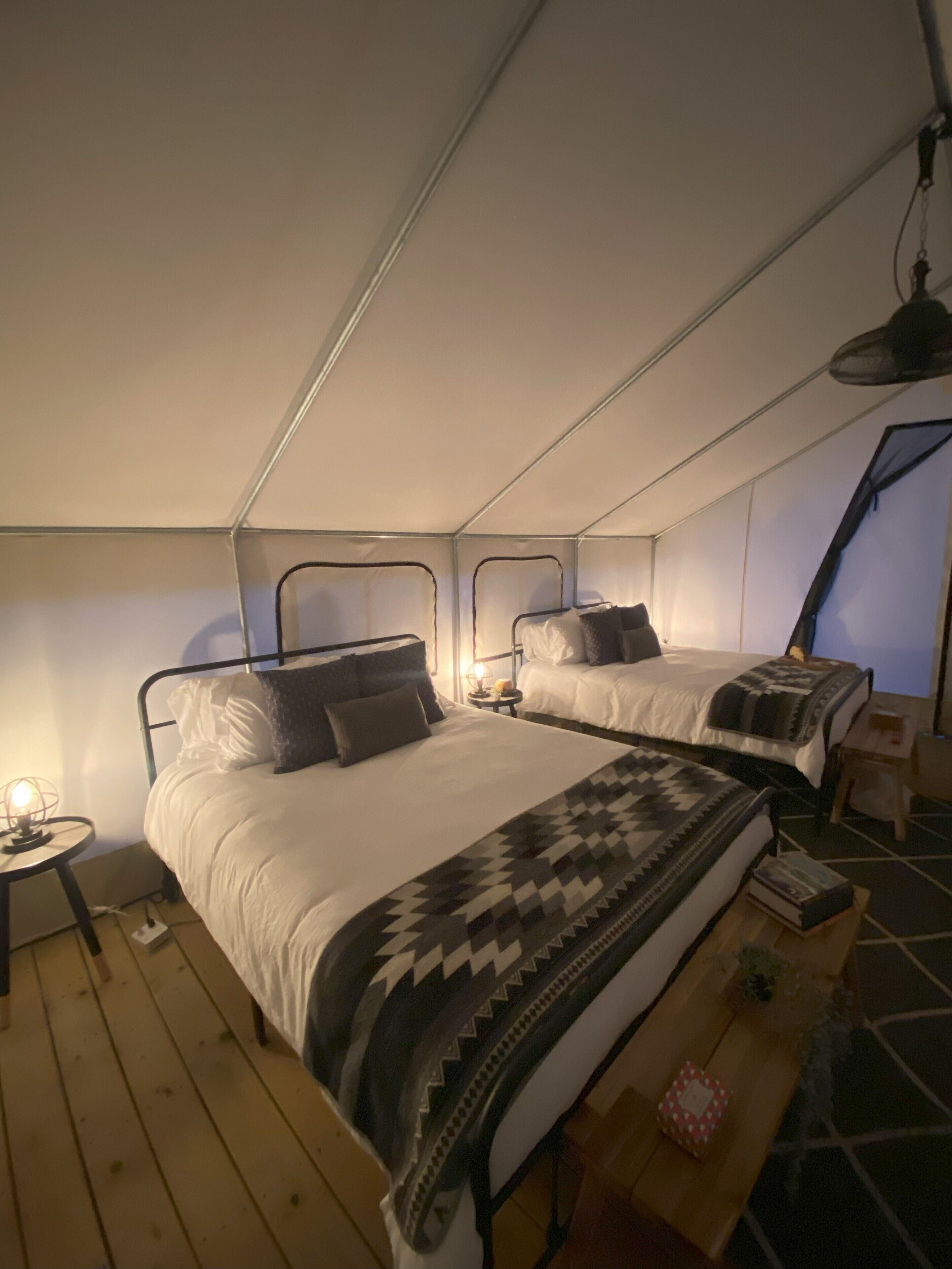 Tienda Deluxe, 2 camas de matrimonio, Aire acondicionado | Sábanas de algodón egipcio y ropa de cama de alta calidad