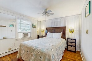 1 camera, ferro/asse da stiro, lenzuola