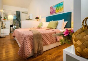 Tabla de planchar con plancha, wifi gratis, ropa de cama