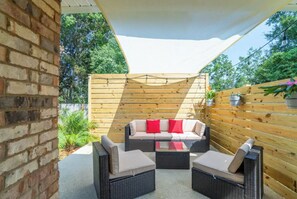 Terrace/patio - Modern Cozy Home near Beach, OWA & Ball Parks (Foley)