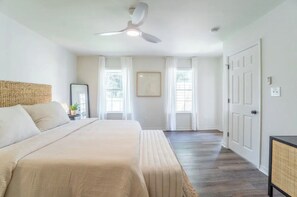 Room - Modern Cozy Home near Beach, OWA & Ball Parks (Foley)