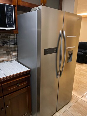 Interior - The perfect Location to enjoy ocho has to offer ! Only 1 minute to the Beach. (Ocho Rios)