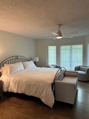 5 bedrooms, WiFi, bed sheets - Poolside Tranquility (Traverse City)