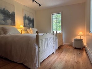 5 bedrooms, WiFi, bed sheets - Poolside Tranquility (Traverse City)