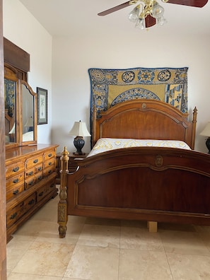 1 slaapkamer, een strijkplank/strijkijzer, wifi, beddengoed