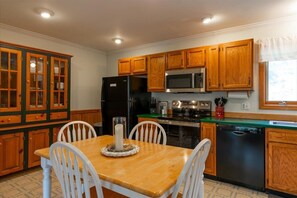 Fridge, microwave, oven, stovetop - Pine & Sea- Best of Both On Barter's Island  (Boothbay)