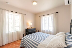 2 chambres, fer et planche à repasser, Wi-Fi gratuit, draps fournis