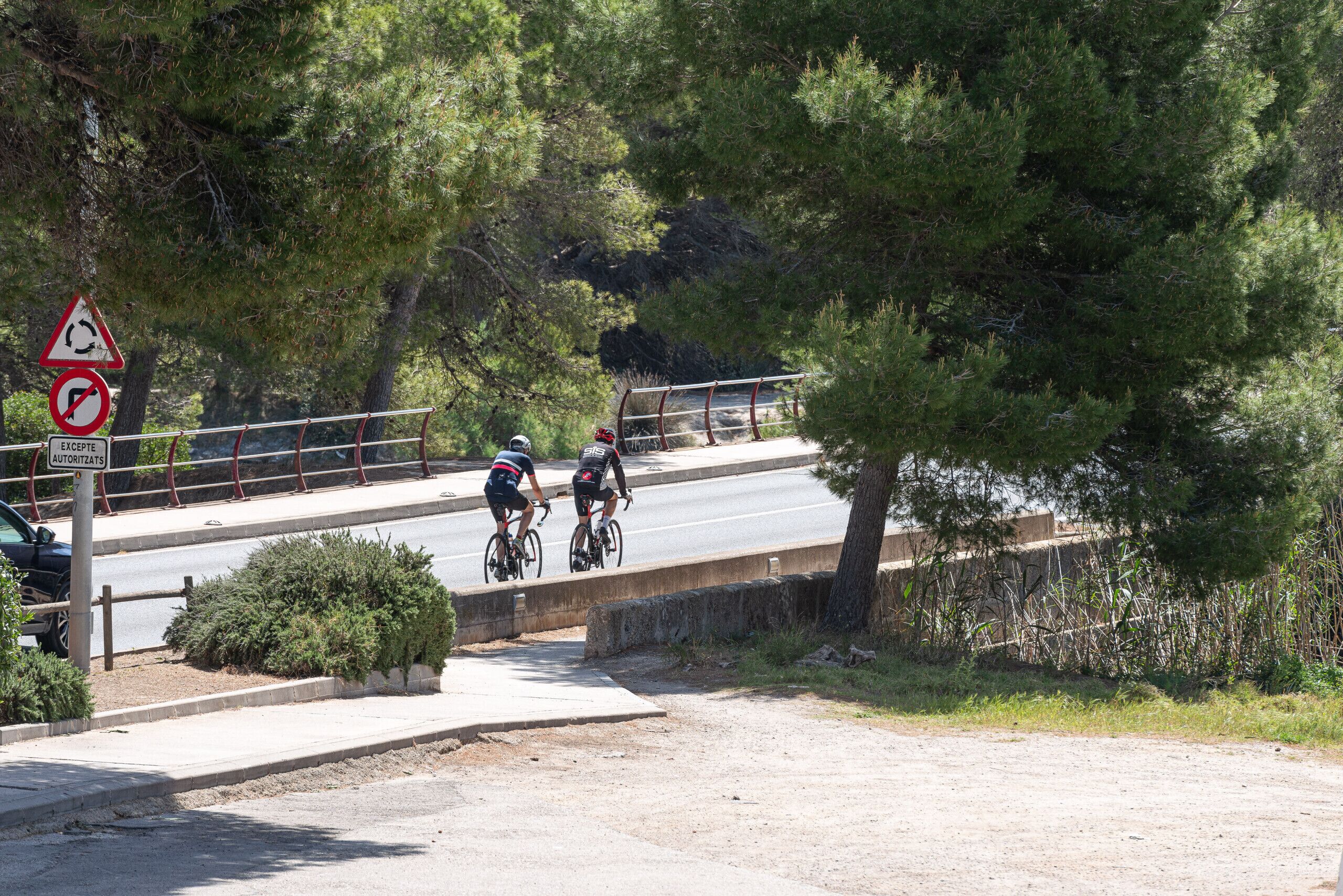 A road with a cyclist lane and a pedestrian path.