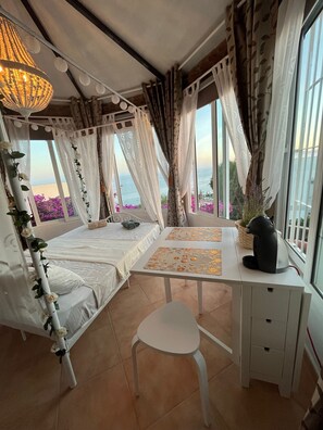 1 bedroom, travel cot, WiFi, bed sheets - Wees Welkom bij Casa Hermosa en Geniet in een Oase van Rust (Torre de Benagalbón)