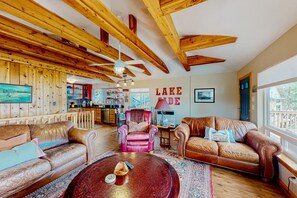 TV, fireplace, DVD player, books - Dog-friendly house with lake & mountain view, fireplace, balcony & gas grill (Lakeside)