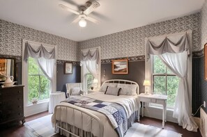 5 habitaciones, tabla de planchar con plancha y wifi gratis 