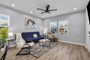 House (4 Bedrooms) | Living area