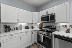 House (4 Bedrooms) | Private kitchen | Microwave, oven, stovetop, dishwasher