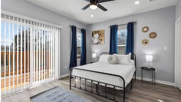 House (4 Bedrooms) | 4 bedrooms, bed sheets