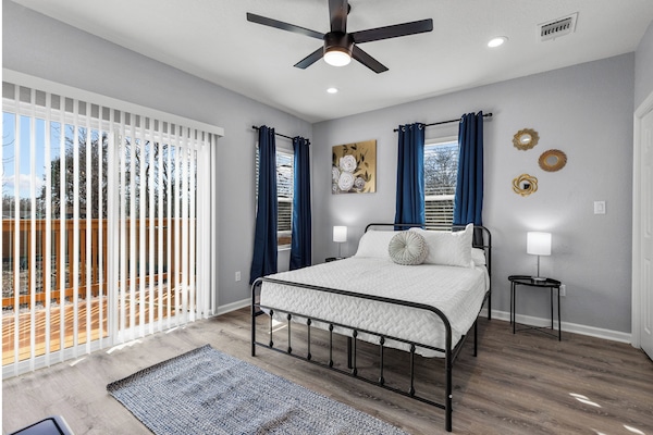 House (4 Bedrooms) | 4 bedrooms, bed sheets