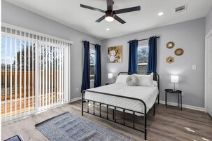 4 bedrooms, bed sheets