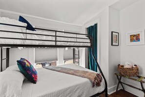Casa (3 Bedrooms) | 3 quartos, espaço de trabalho para notebook
