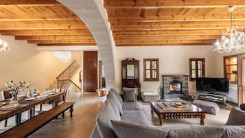 Télévision, cheminée