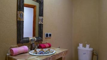 Handdukar, tvål och toalettpapper