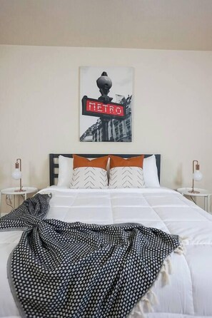 Skrivebord, strygejern/strygebræt, gratis Wi-Fi, sengetøj