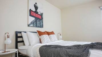 Schreibtisch, Bügeleisen/Bügelbrett, kostenloses WLAN, Bettwäsche