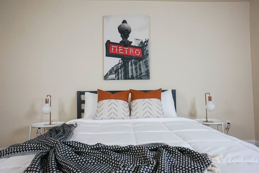 1 室のベッドルーム、デスク、WiFi (無料)、ベッドシーツ