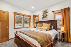 3 bedrooms, desk, iron/ironing board, free WiFi