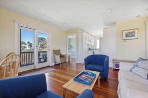 Smart TV, offices - Sunshine & Seascapes, Biddeford Pool (Biddeford)