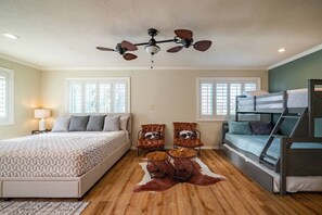 5 chambres, bureau, Wi-Fi, draps fournis