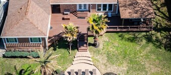 Bayfront Luxury Oasis w Pool close to NASA Kemah